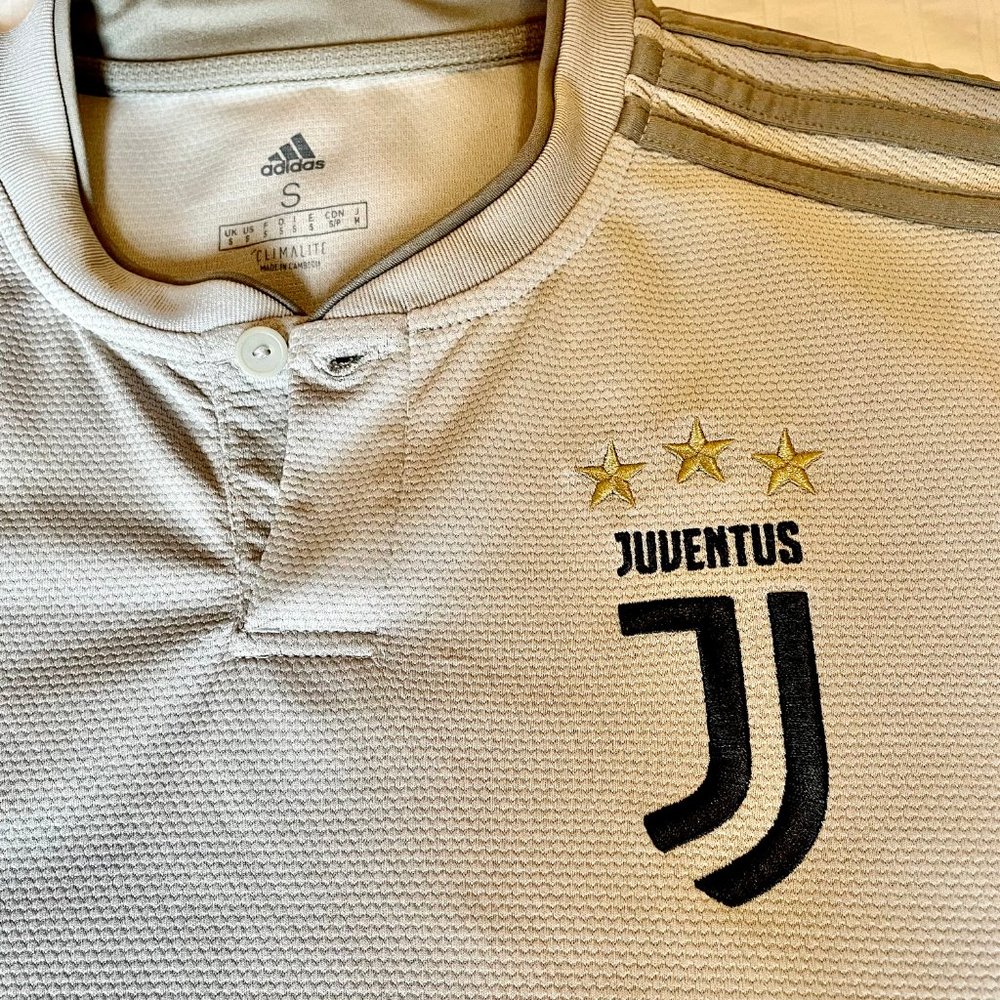 Juventus Away Jersey 2018/2019 (small)